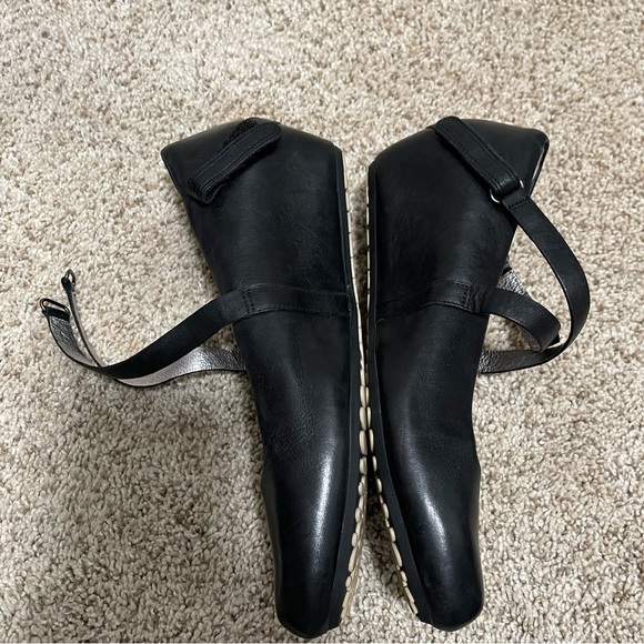 Tsubo black leather wedge kitten heel size 6 with criss crossed strap - Picture 3 of 6